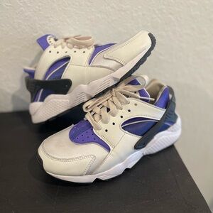 Women’s White Nike Air Hurache Shoes